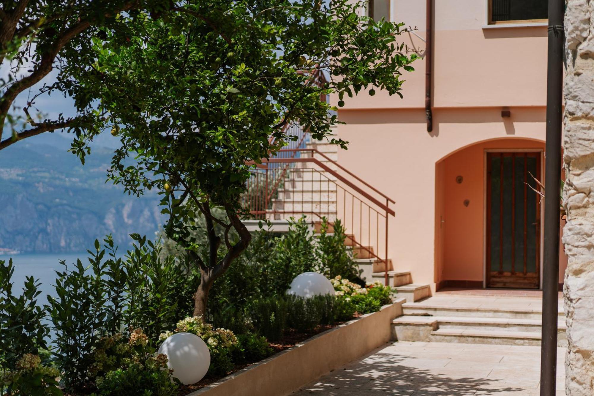 View Garda Lake 布雷佐内加尔达 外观 照片